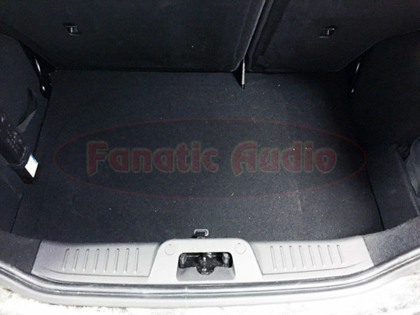 ford-fiesta-mk7-subwoofer-asennus-1