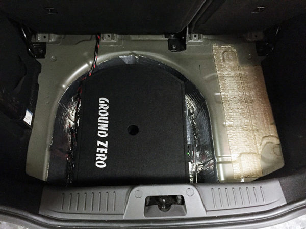 ford-fiesta-mk7-subwoofer-asennus-14