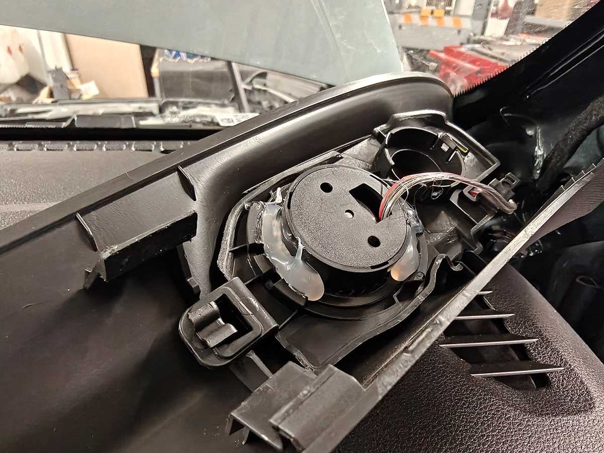 uusi diskantti paikoillaan dacia duster